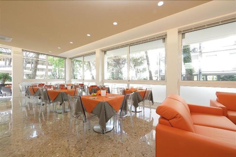 Hotel Meuble Zenith Lignano Sabbiadoro Zewnętrze zdjęcie