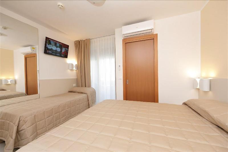 Hotel Meuble Zenith Lignano Sabbiadoro Zewnętrze zdjęcie
