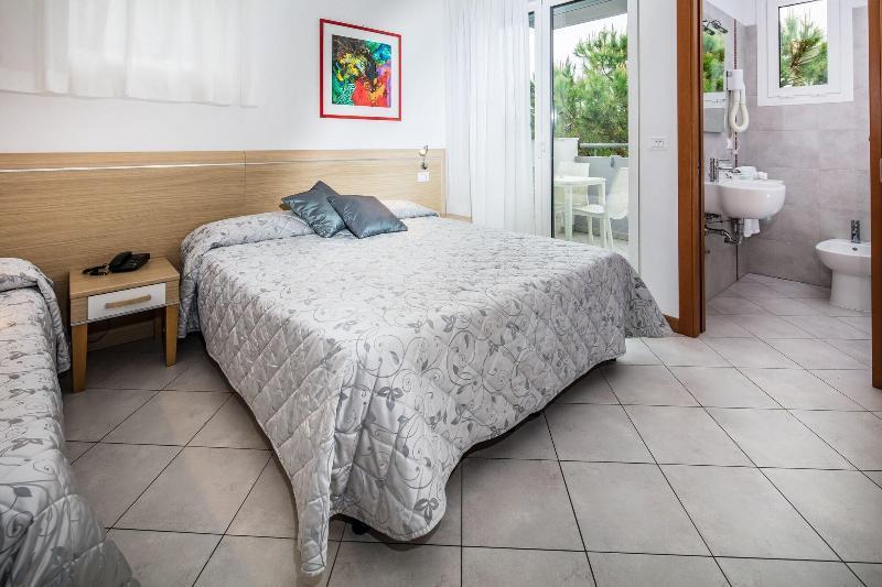 Hotel Meuble Zenith Lignano Sabbiadoro Zewnętrze zdjęcie