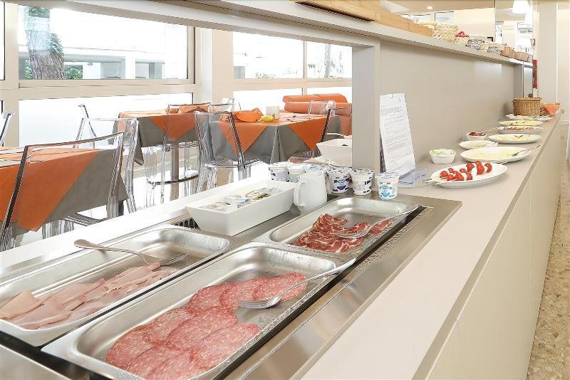 Hotel Meuble Zenith Lignano Sabbiadoro Zewnętrze zdjęcie