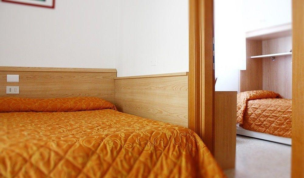 Hotel Meuble Zenith Lignano Sabbiadoro Zewnętrze zdjęcie