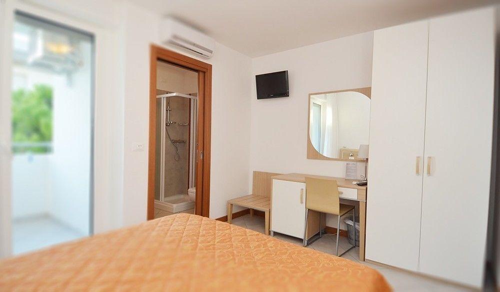 Hotel Meuble Zenith Lignano Sabbiadoro Zewnętrze zdjęcie