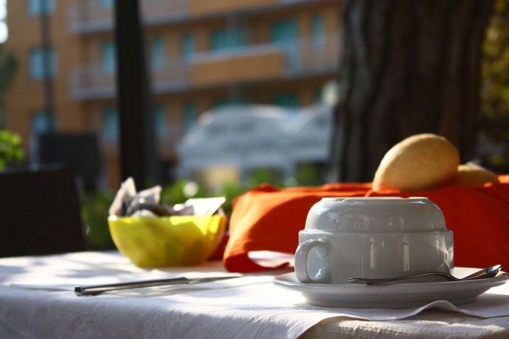 Hotel Meuble Zenith Lignano Sabbiadoro Zewnętrze zdjęcie