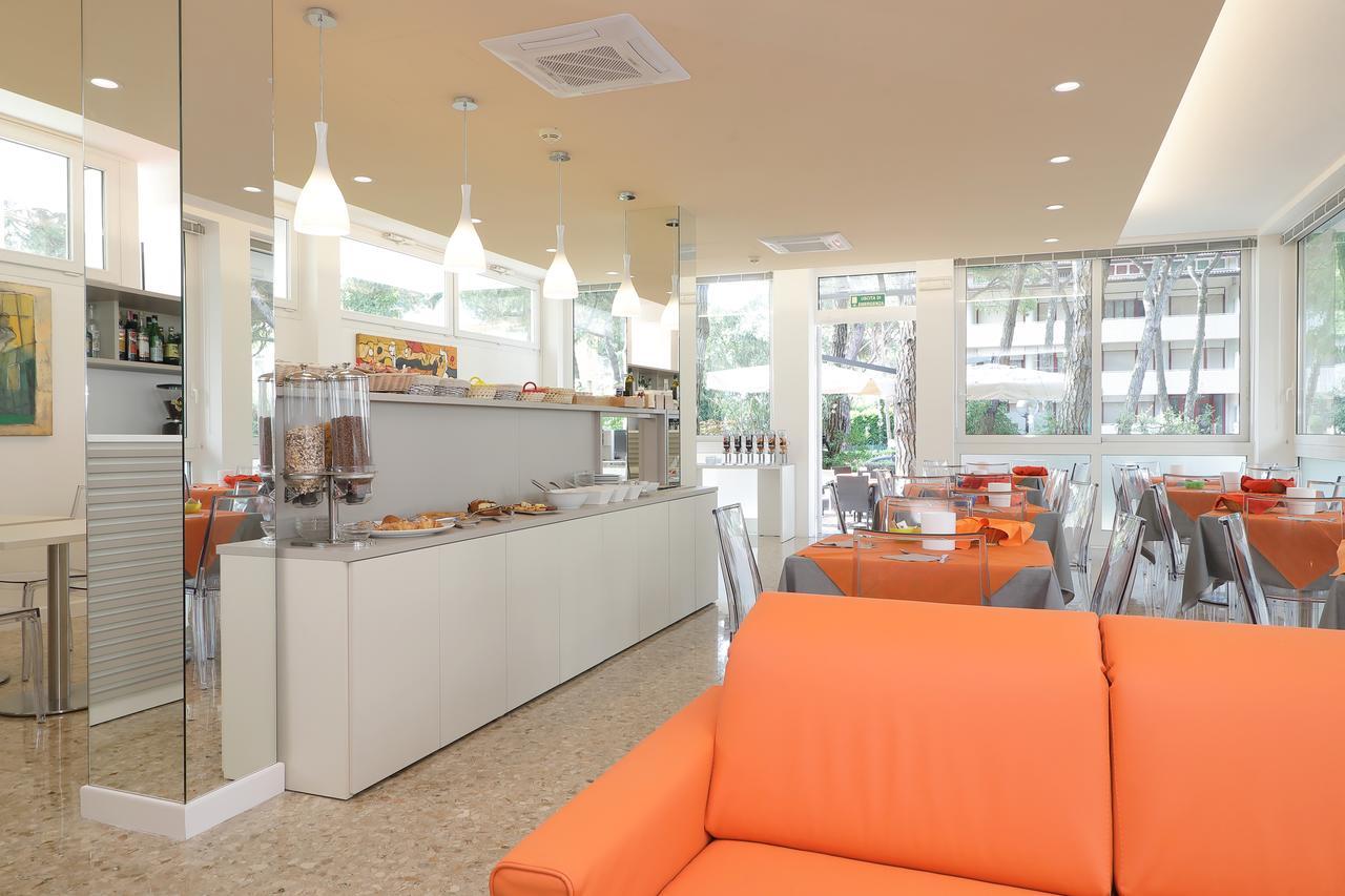 Hotel Meuble Zenith Lignano Sabbiadoro Zewnętrze zdjęcie