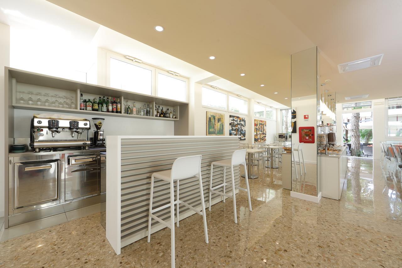 Hotel Meuble Zenith Lignano Sabbiadoro Zewnętrze zdjęcie