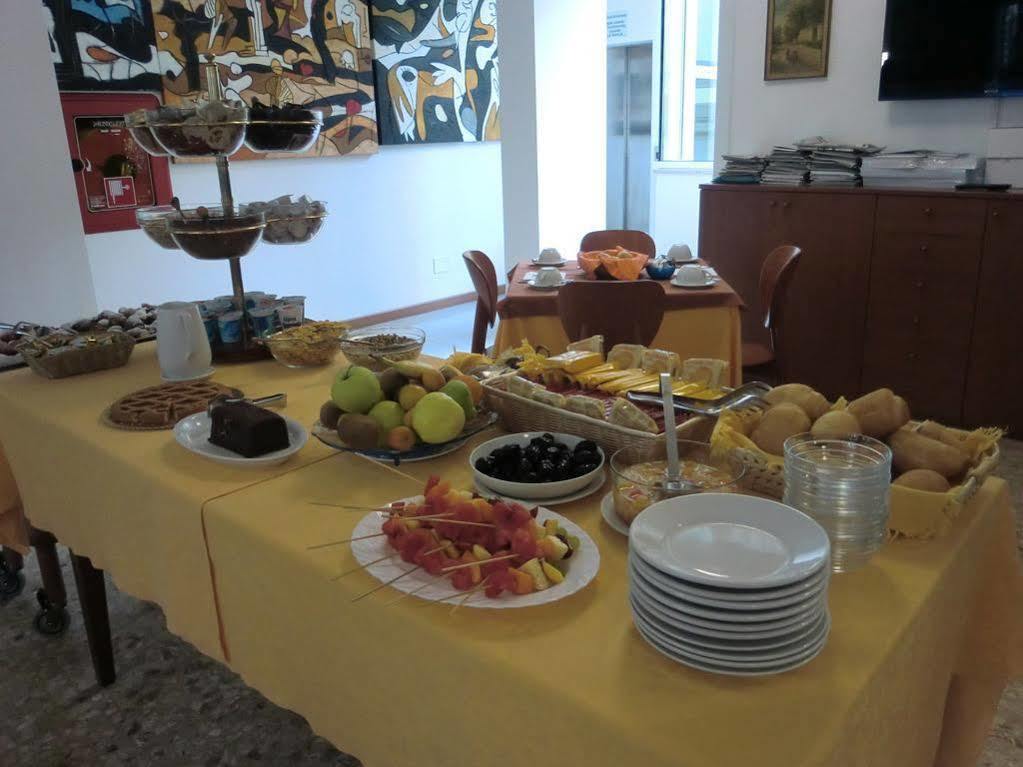 Hotel Meuble Zenith Lignano Sabbiadoro Zewnętrze zdjęcie
