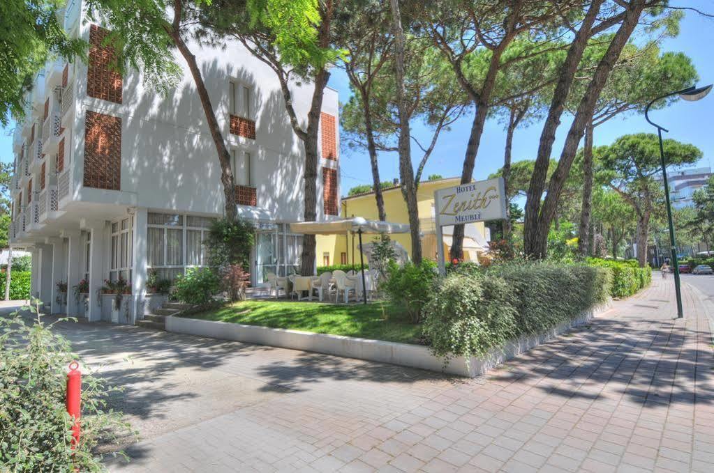 Hotel Meuble Zenith Lignano Sabbiadoro Zewnętrze zdjęcie