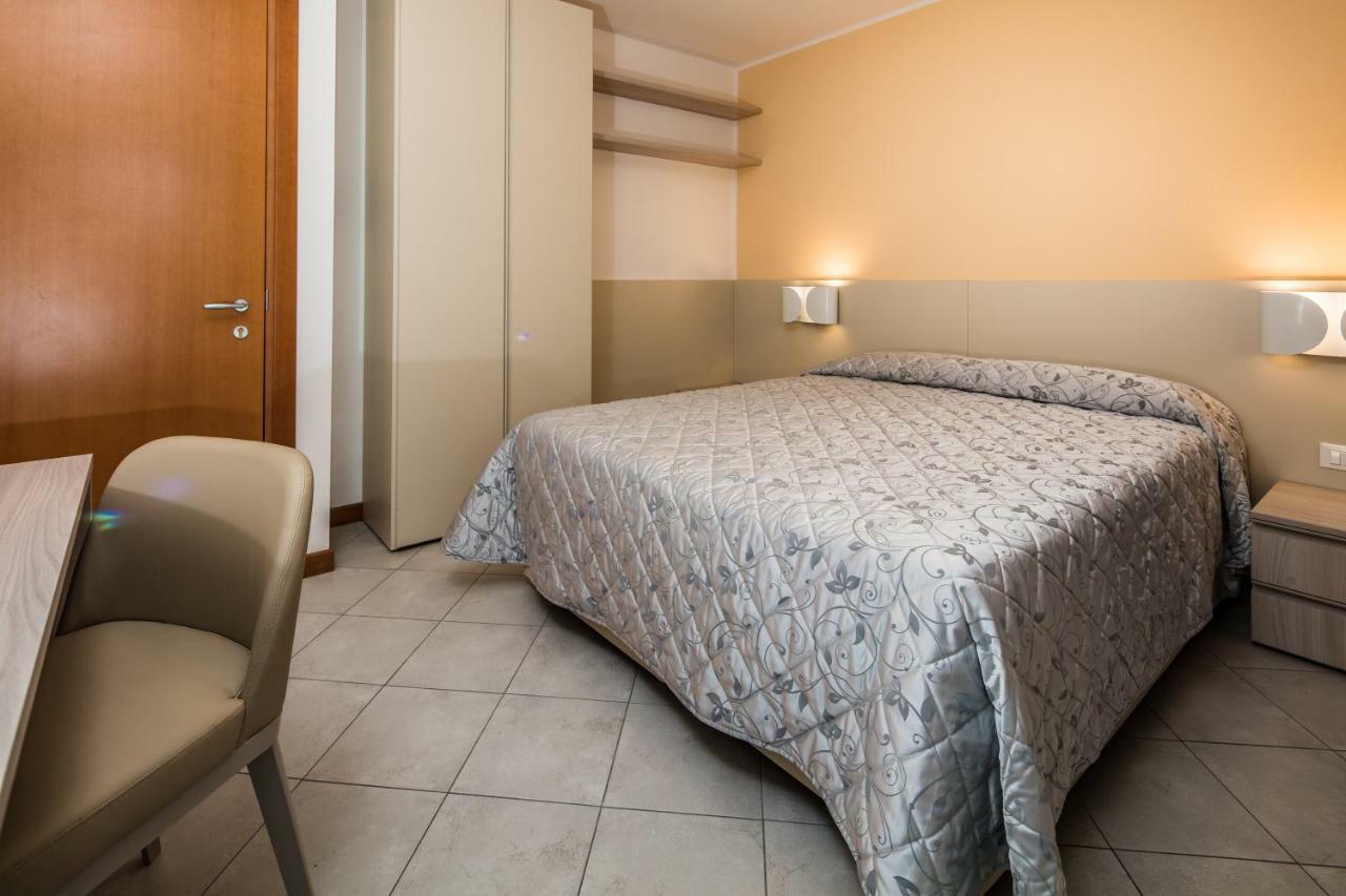 Hotel Meuble Zenith Lignano Sabbiadoro Zewnętrze zdjęcie