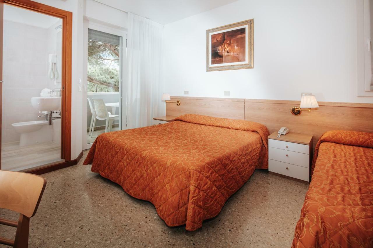 Hotel Meuble Zenith Lignano Sabbiadoro Zewnętrze zdjęcie
