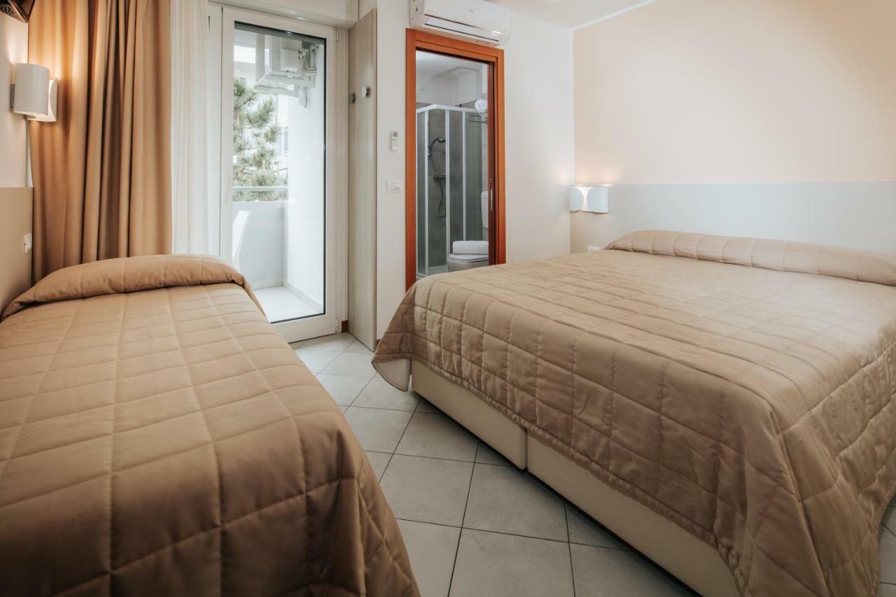 Hotel Meuble Zenith Lignano Sabbiadoro Zewnętrze zdjęcie